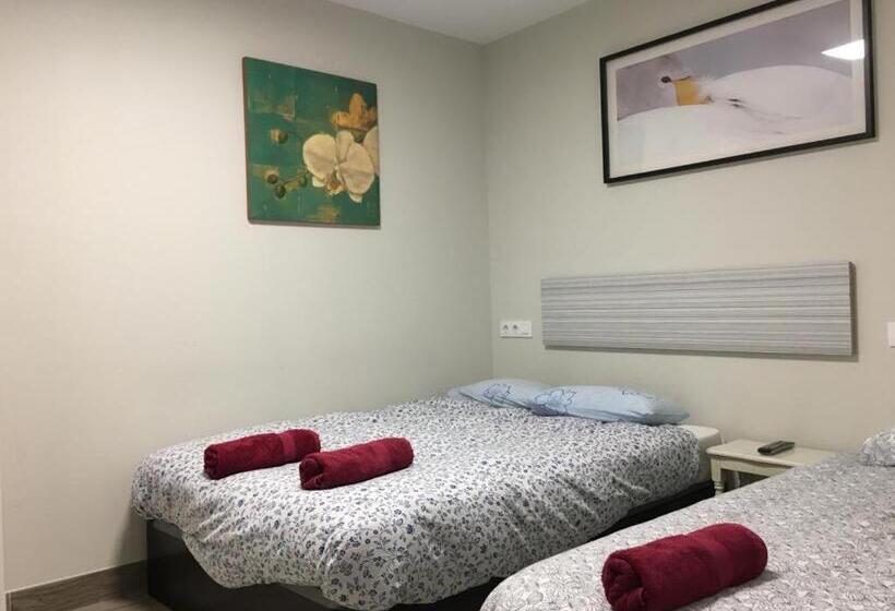 スタンダードトリプルルーム, Albergue Logroño Centro