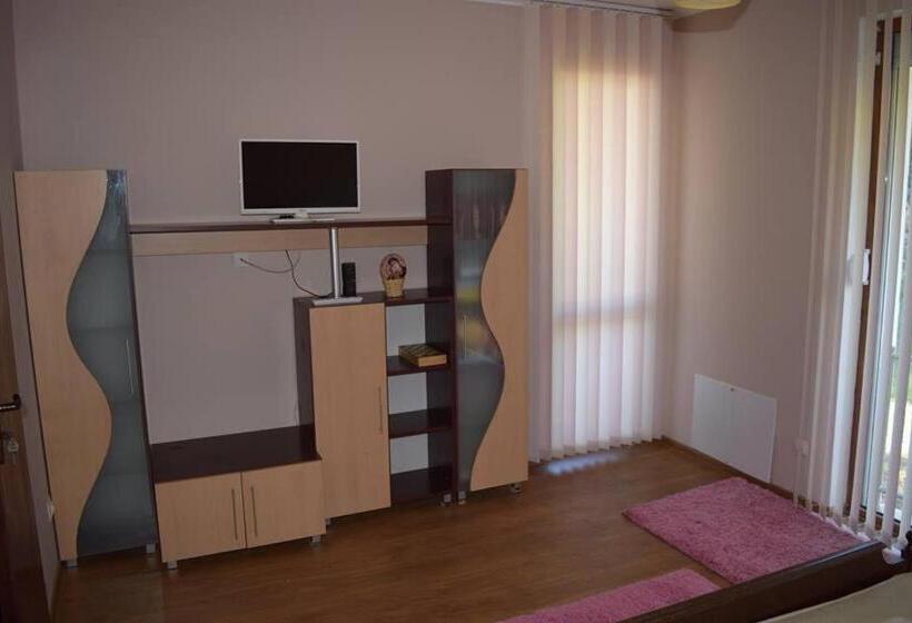 Номер Стандарт с Террасой, Guest Rooms Profirov
