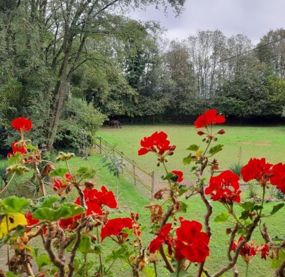 标准三人间, Manoir De La Peignie