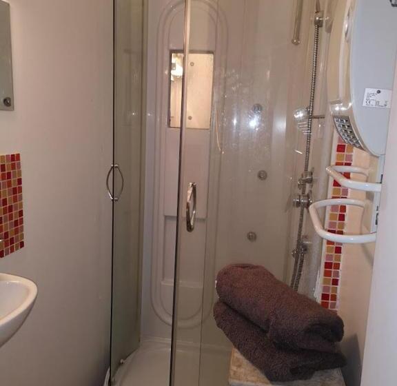 Студия Стандарт, Mini Studio De 13 M2 Avec Terrasse 15 Mn Centre Nimes