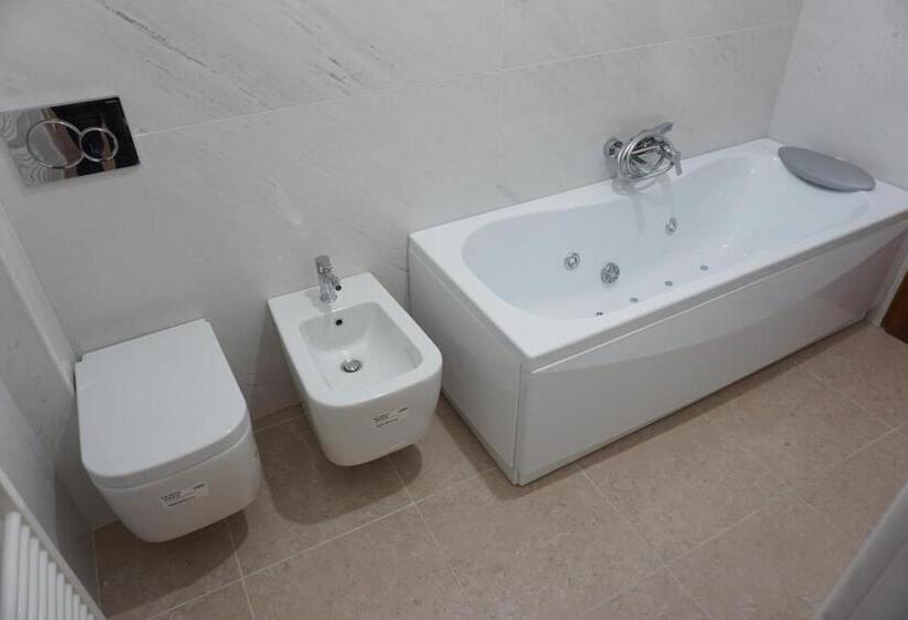 اتاق استاندارد با وان آب گرم, B & B Nina
