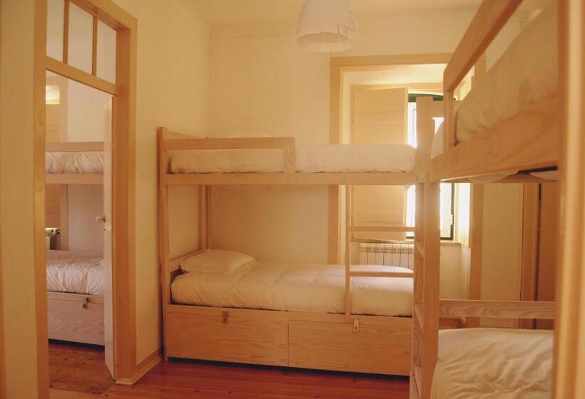Кровать в Общей Комнате, Origens Hostel