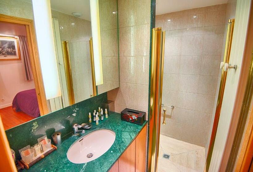 Deluxe Suite, Paris Oasis All Inclusive