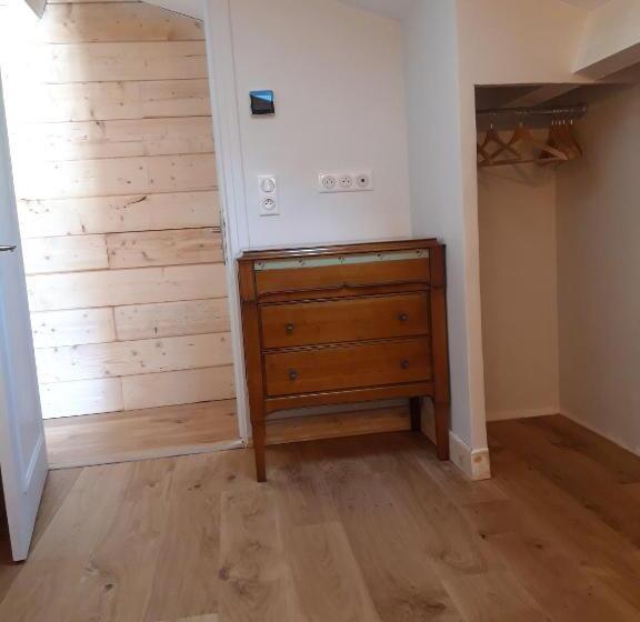 Family Suite, Dorre Pean