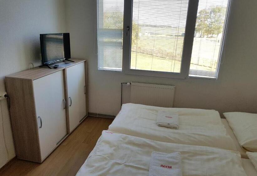 Номер Стандарт Трехместный, Country House Reem