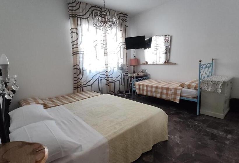 Номер Стандарт Трехместный, Casa Elvezia Guest House