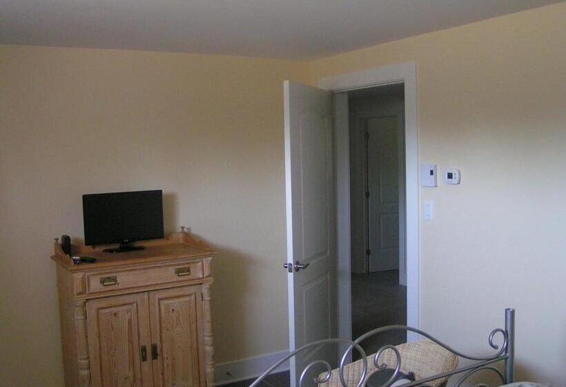 스탠다드 룸 공동 욕실, Nowak S Own B&b
