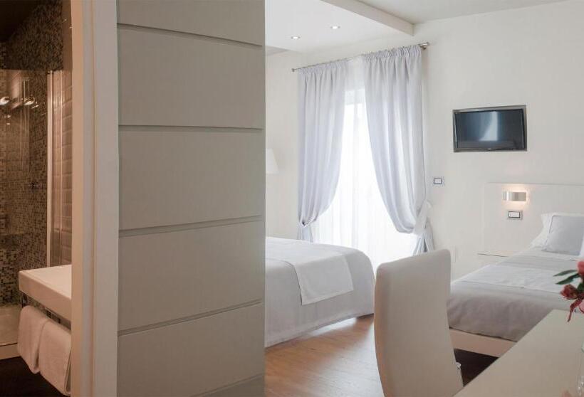 Трехместный Номер Стандарт с Балконом, B&b Diamante Raro