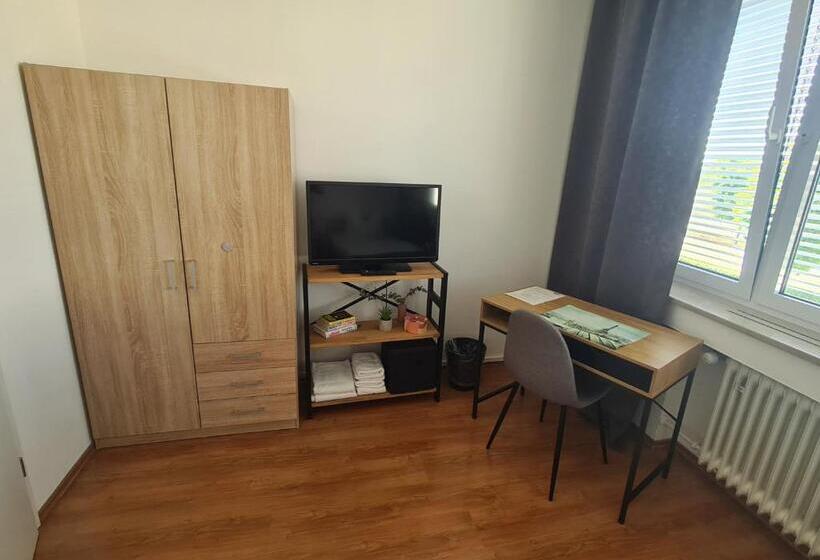 اتاق استاندارد با سرویس بهداشتی مشترک, Horn Gästehaus