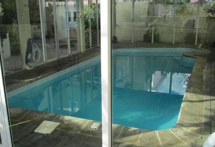 استودیوی لوکس, Sacha Tourist Residence 1
