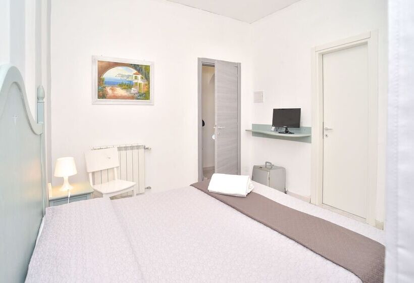 Номер Стандарт с Балконом, Charme Hotel La Villa Tina