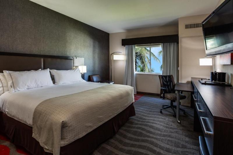 Номер Стандарт, Holiday Inn Express & Suites Naples Downtown   5th Avenue, An Ihg
