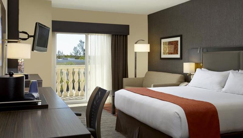 Номер Deluxe, Holiday Inn Express & Suites Naples Downtown   5th Avenue, An Ihg