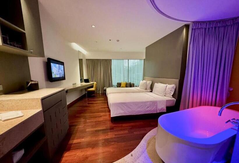 اتاق استاندارد, Lit Bangkok