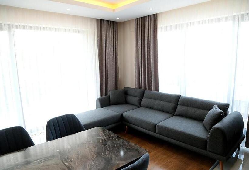 Deluxe Suite King Bed, Flower City Suits