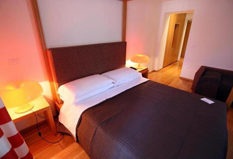 اتاق استاندارد چهار تخته, Country Hotel Le Querce