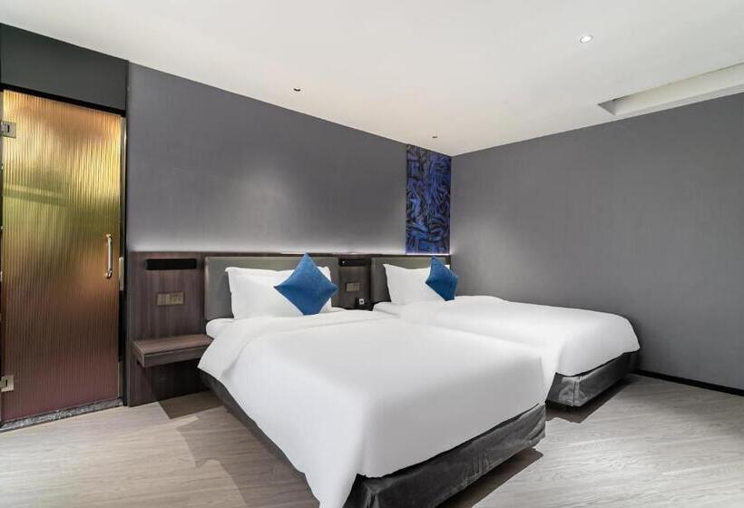 디럭스 룸, Insail Hotels