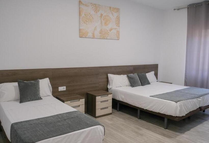 اتاق راحتی سه تخته, Hostal Tartessos