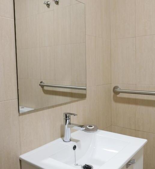 اتاق استاندارد سه نفره, Hostal Tartessos