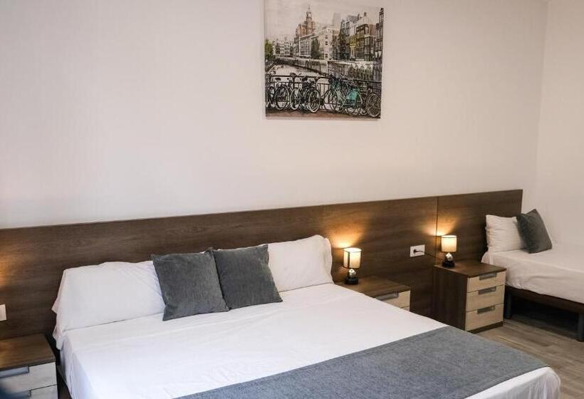 اتاق استاندارد سه نفره, Hostal Tartessos