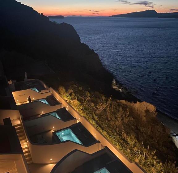 اتاق خانوادگی, Kokkinos Villas