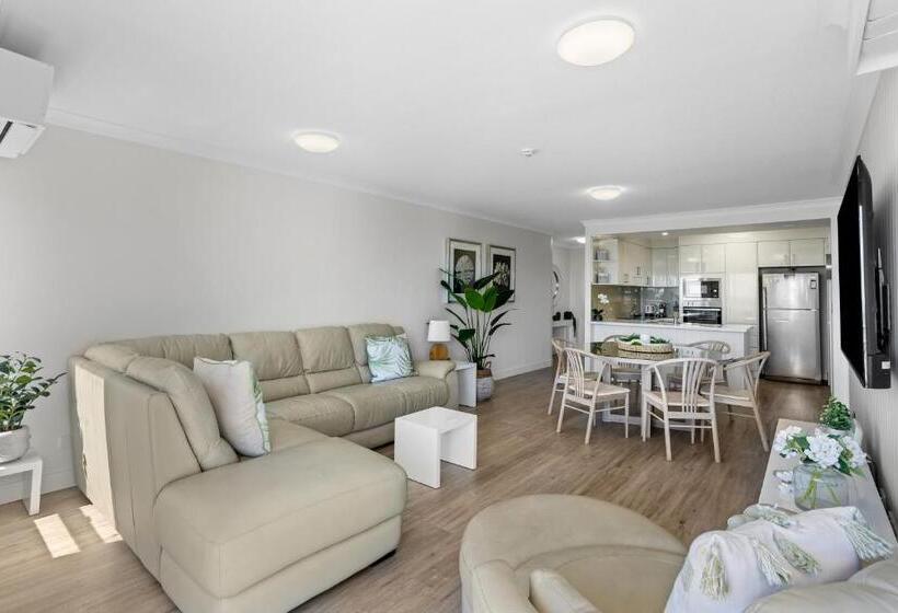 Superior 2-bedroom flat with sea view, Ultiqa Burleigh Mediterranean Resort