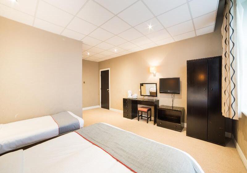 اتاق استاندارد سه نفره, Hotel Majestic