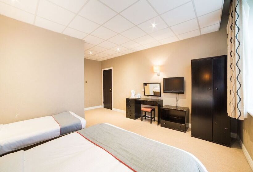 اتاق استاندارد سه نفره, Hotel Majestic