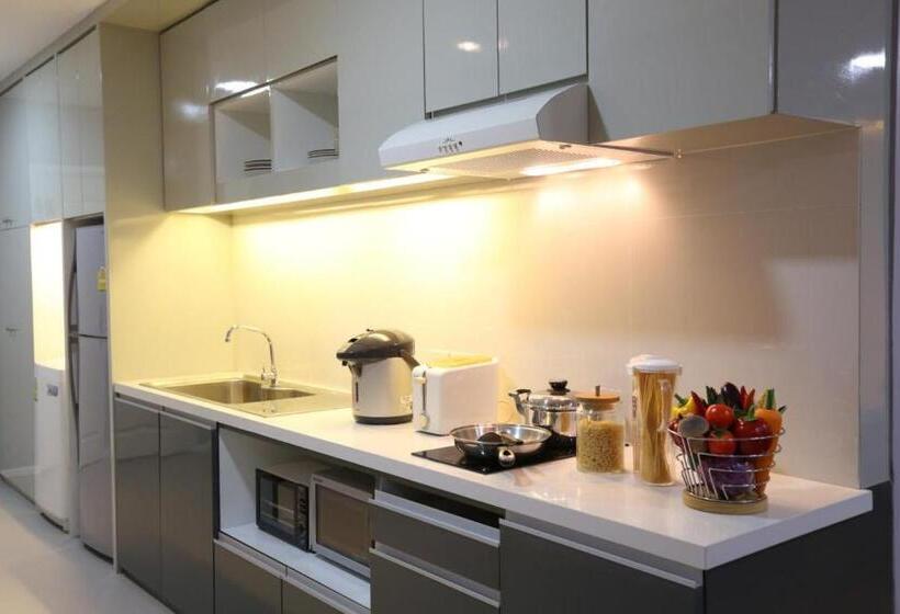 Апартаменты Deluxe 1 Спальня, J   Town Serviced Apartments