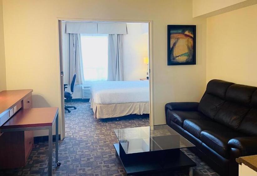 キングサイズベッドのスイートルーム, Days Inn By Wyndham Grande Prairie