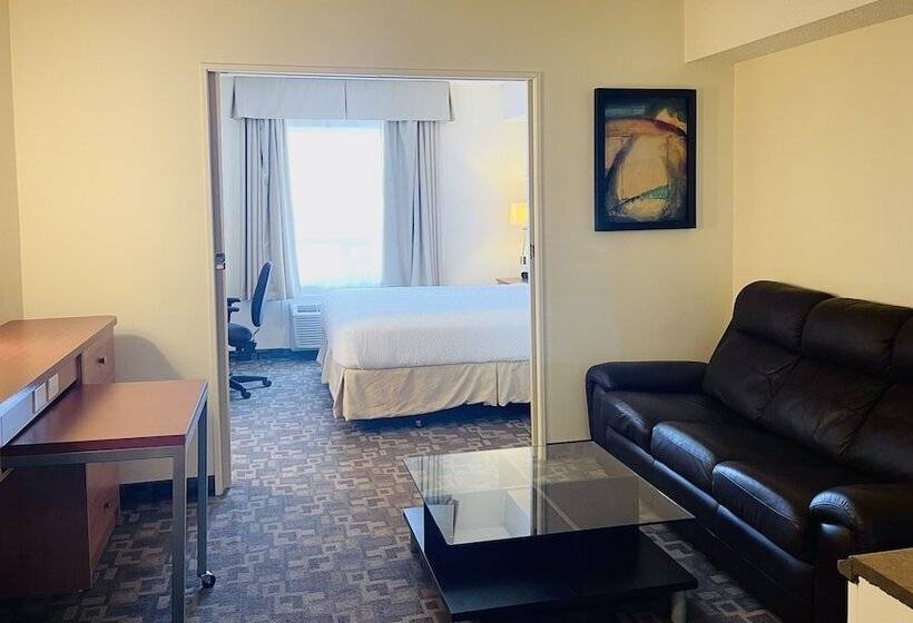 キングサイズベッドのスイートルーム, Days Inn By Wyndham Grande Prairie