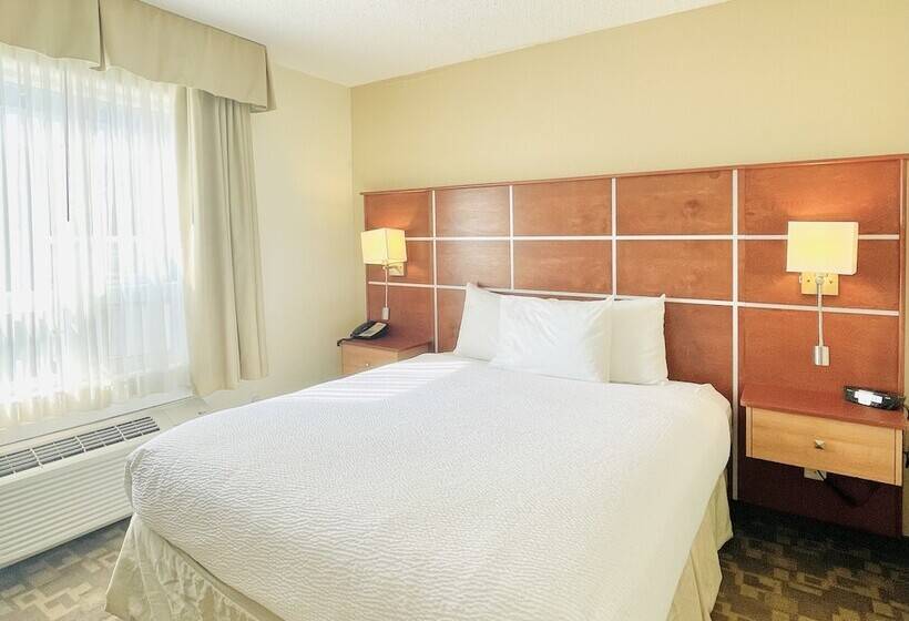 سوییت, Days Inn By Wyndham Grande Prairie