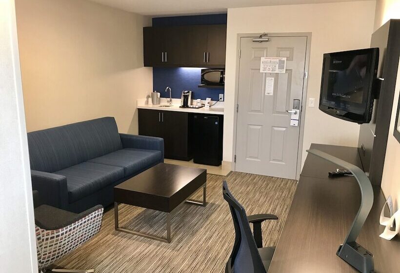 스위트, Holiday Inn Express & Suites Tracy, An Ihg