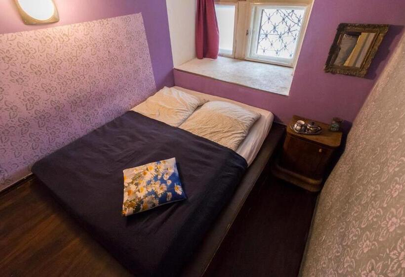 이코노미 룸 공용욕실, Baroque Hostel & Coworking