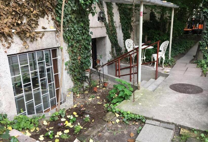 패밀리 스튜디오, Baroque Hostel & Coworking