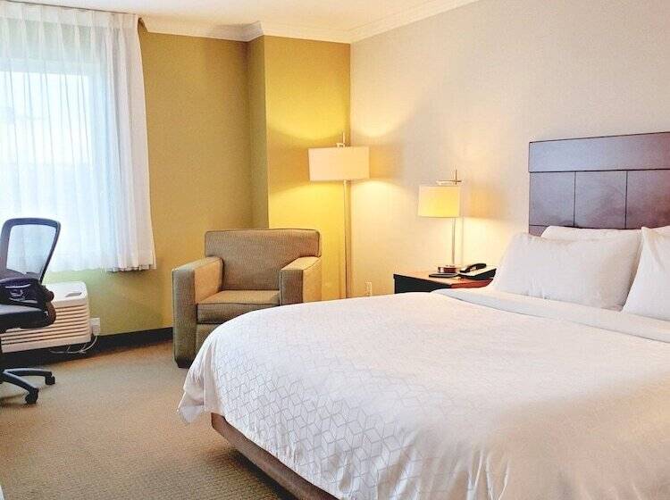 Люкс с Балконом, Holiday Inn Express Hotel & Suites Portland Northwest Downtown, An Ihg