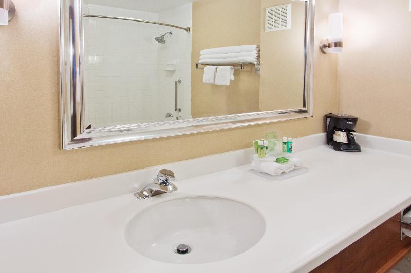 Люкс Кровать Кинг, Holiday Inn Express Hotel & Suites Portland Northwest Downtown, An Ihg