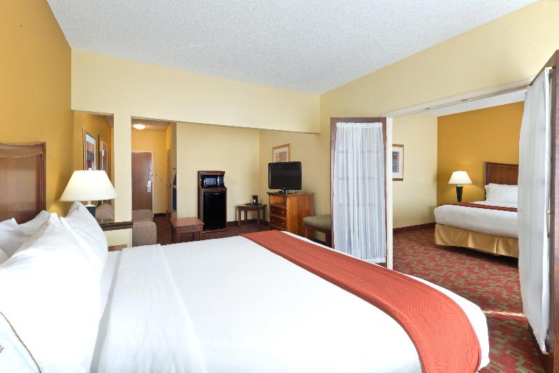 מיטת קינג בסוויטה, Holiday Inn Express Suites Little Rock West, An Ihg