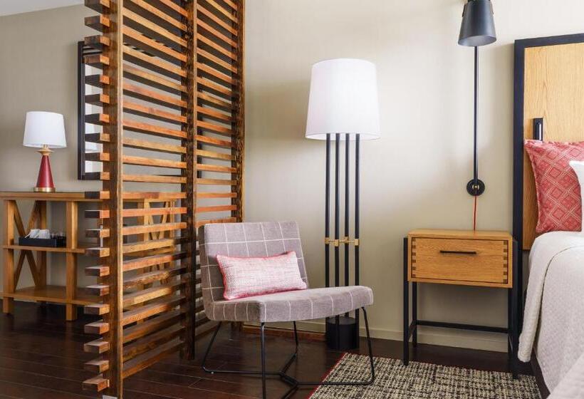 장애인을 위한 킹사이즈 침대 스탠다드 룸, Indigo Athens   University Area, An Ihg