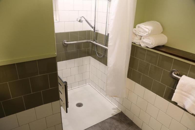 장애인을 위한 킹사이즈 침대 스탠다드 룸, Indigo Athens   University Area, An Ihg