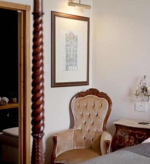 اتاق سوپریور با تخت بزرگ, The Alamo Guest House