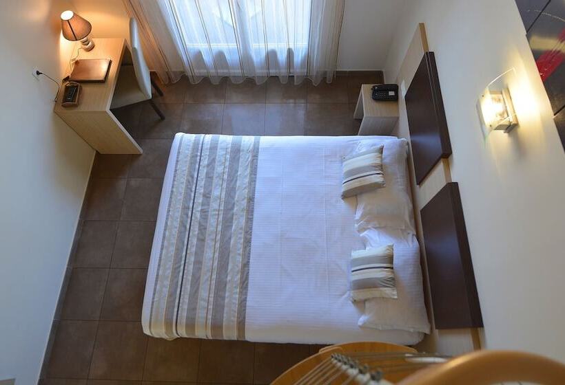 Family Room, A Madonetta