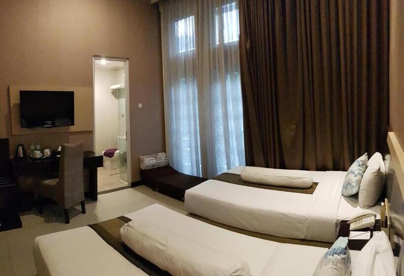 Номер Deluxe Вид на Сад, Vio Hotel Cimanuk Bandung