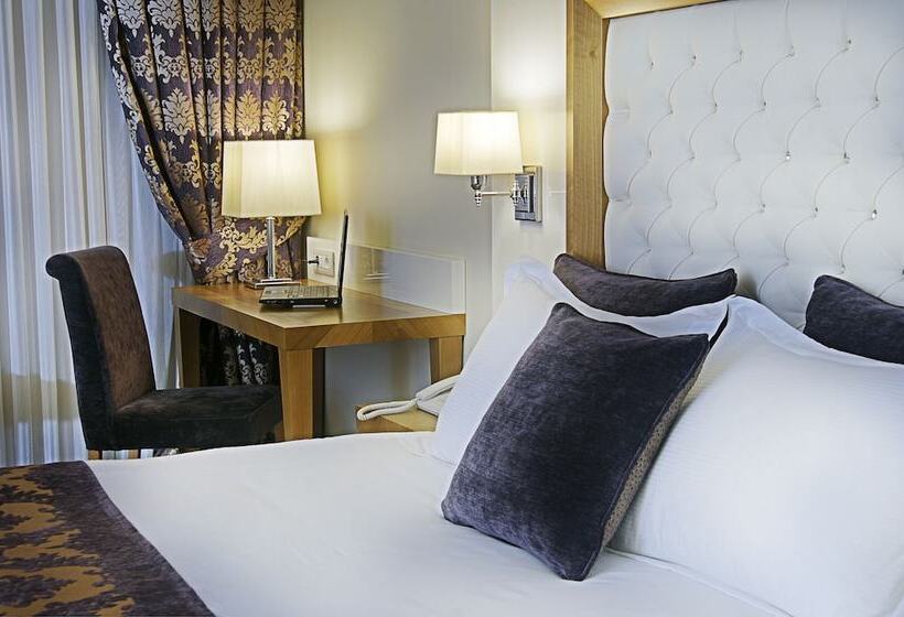 اتاق استاندارد سه نفره, Tugcu Hotel Select