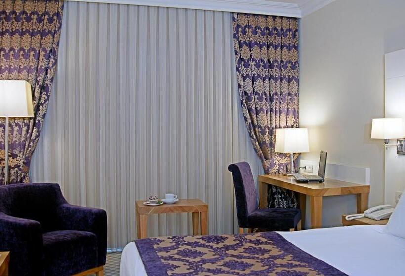 اتاق استاندارد سه نفره, Tugcu Hotel Select