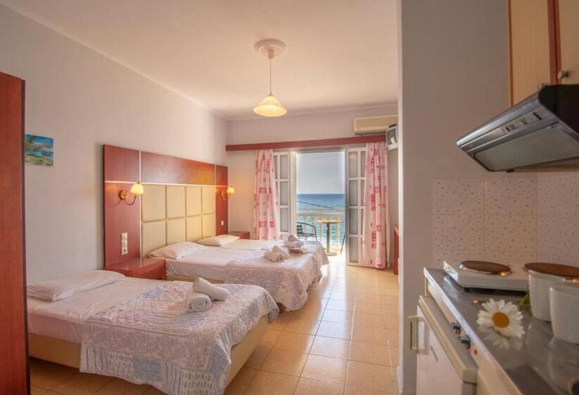 استودیوی استاندارد با چشم‌انداز دریا, Agoulos Beach