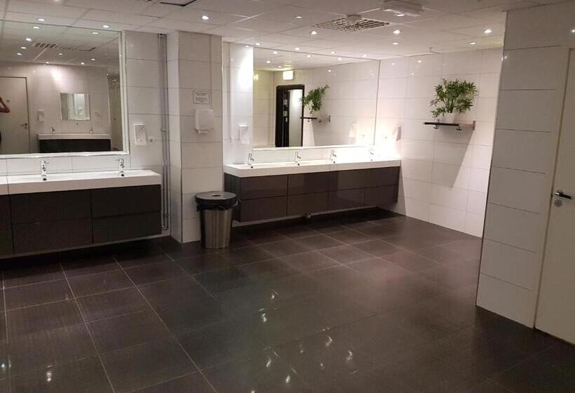 غرفة قياسية ثلاثية حمام مشترك, Vandrarhem Uppsala Centralstation