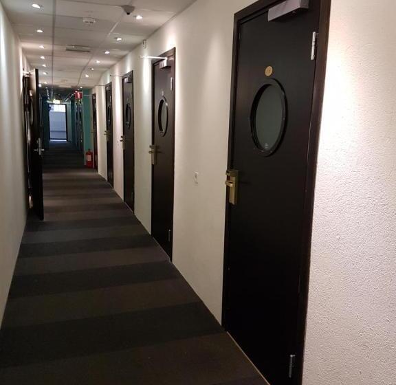 غرفة قياسية رباعية حمام مشترك, Vandrarhem Uppsala Centralstation
