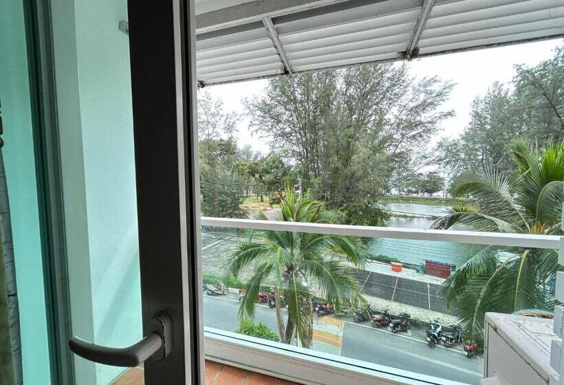سوییت جونیور, Benyada Lodge   Surin Beach
