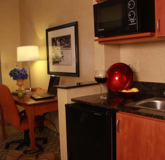 キングサイドベッドのスタンダードワンルーム, Holiday Inn Carbondale   Conference Center, An Ihg